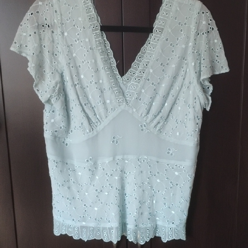 Elegant White Eyelet Lace Women's Top